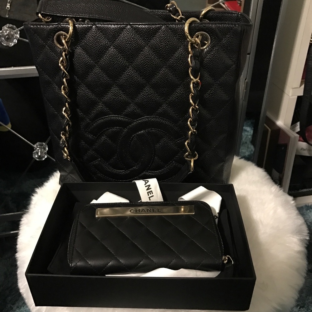 CHANEL petite shopper